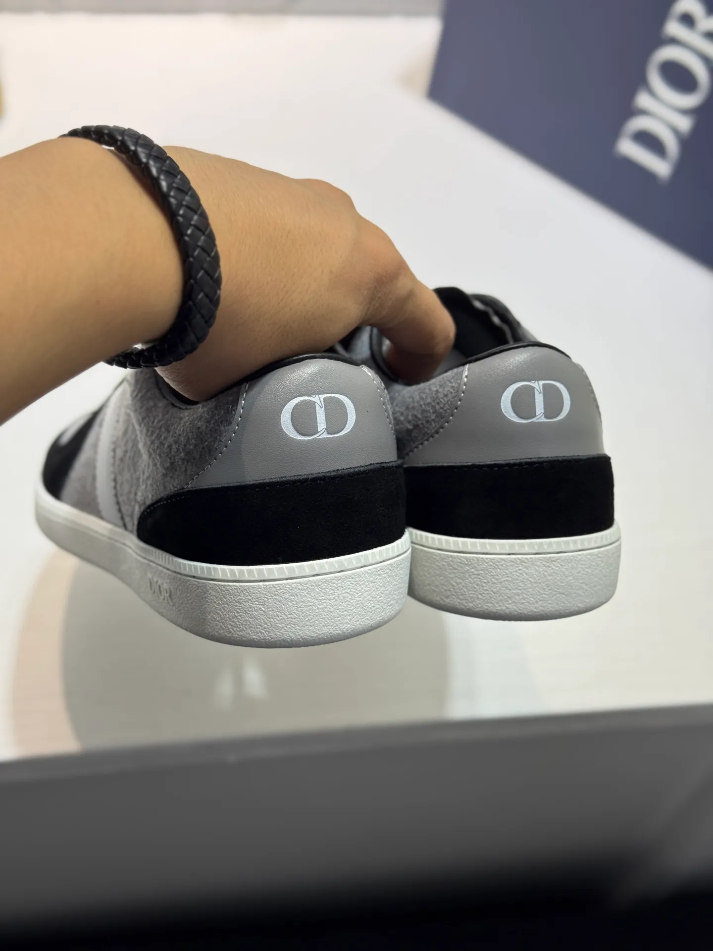 Men's shoes 💰400 [New style] 🎠🎠Dior🔍Top purchasing agent🇮🇹Di's hot model super popular sneakers are synchronized with the new product counters. The uppers are made of original Italian imported cowhide. The logo graphics are perfectly reproduced with complex craftsmanship necessary for fashionistas. The lining of imported soft sheepskin Sole: The original sole is specially provided by the original factory. The exclusive movable molded sole is super comfortable. The original factory follows the order. 🔍🔍Multiple colors are available. You can enter and exit the counter at will. Welcome to compare. A must-have for trendy men. Code number: 38-44 (45 customized